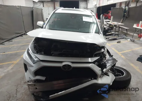 2025 Toyota Rav4 Xle z USA, uszkodzony, nr VIN 2T3W1RFV0SW382785